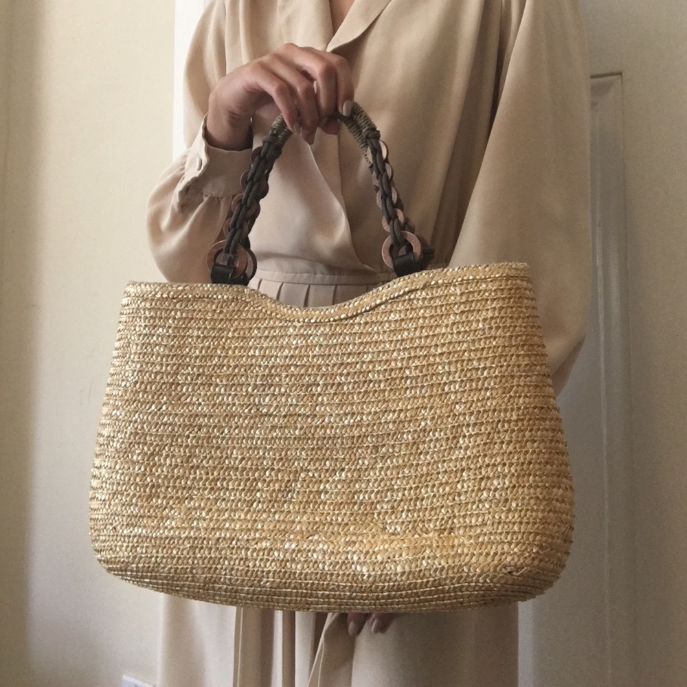 VINTAGE WOVEN HAND BAG